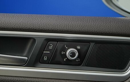 Volkswagen Touareg III, 2015 год, 2 500 000 рублей, 16 фотография
