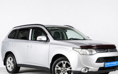 Mitsubishi Outlander III рестайлинг 3, 2013 год, 1 379 000 рублей, 2 фотография