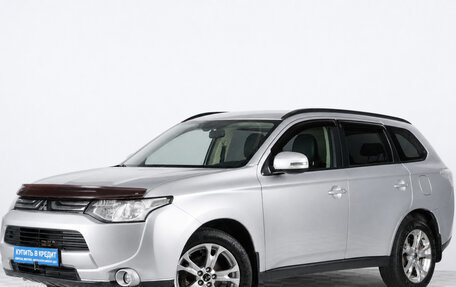 Mitsubishi Outlander III рестайлинг 3, 2013 год, 1 379 000 рублей, 4 фотография