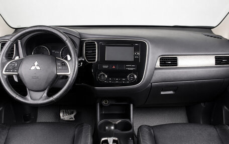Mitsubishi Outlander III рестайлинг 3, 2013 год, 1 379 000 рублей, 8 фотография