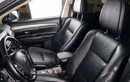 Mitsubishi Outlander III рестайлинг 3, 2013 год, 1 379 000 рублей, 16 фотография