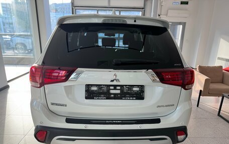 Mitsubishi Outlander III рестайлинг 3, 2019 год, 2 500 000 рублей, 5 фотография