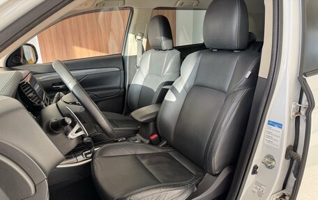 Mitsubishi Outlander III рестайлинг 3, 2019 год, 2 500 000 рублей, 12 фотография