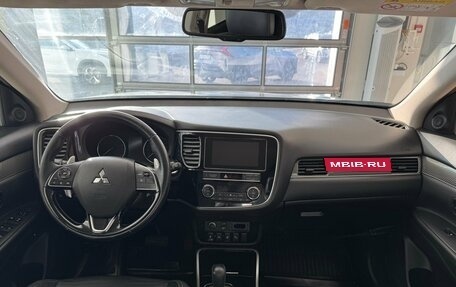 Mitsubishi Outlander III рестайлинг 3, 2019 год, 2 500 000 рублей, 10 фотография