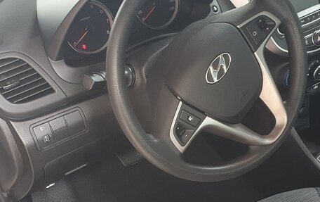 Hyundai Solaris II рестайлинг, 2015 год, 1 190 000 рублей, 1 фотография