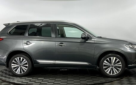 Mitsubishi Outlander III рестайлинг 3, 2019 год, 2 350 000 рублей, 5 фотография