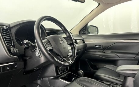 Mitsubishi Outlander III рестайлинг 3, 2019 год, 2 350 000 рублей, 9 фотография