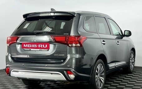 Mitsubishi Outlander III рестайлинг 3, 2019 год, 2 350 000 рублей, 6 фотография