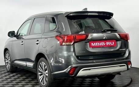 Mitsubishi Outlander III рестайлинг 3, 2019 год, 2 350 000 рублей, 7 фотография