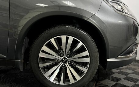 Mitsubishi Outlander III рестайлинг 3, 2019 год, 2 350 000 рублей, 18 фотография