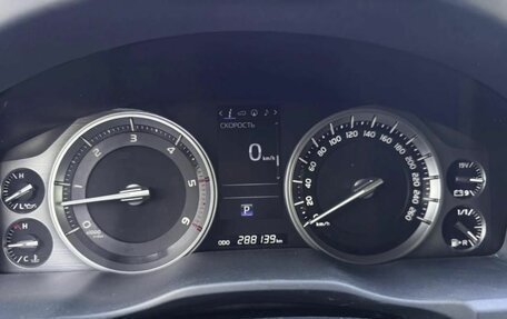 Toyota Land Cruiser 200, 2018 год, 4 940 000 рублей, 12 фотография