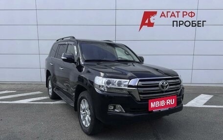Toyota Land Cruiser 200, 2018 год, 4 940 000 рублей, 3 фотография
