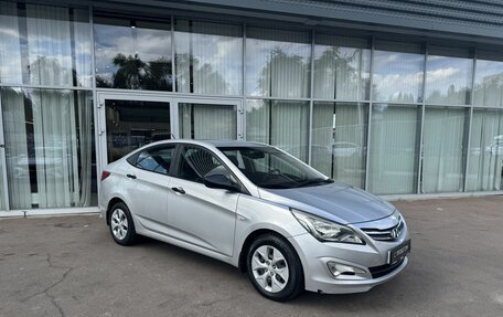 Hyundai Solaris II рестайлинг, 2015 год, 825 000 рублей, 3 фотография
