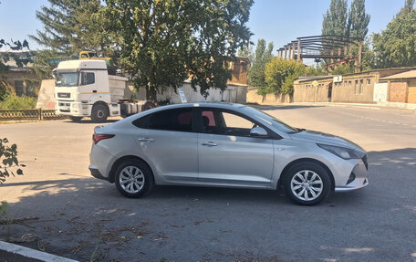 Hyundai Solaris II рестайлинг, 2021 год, 1 420 000 рублей, 2 фотография