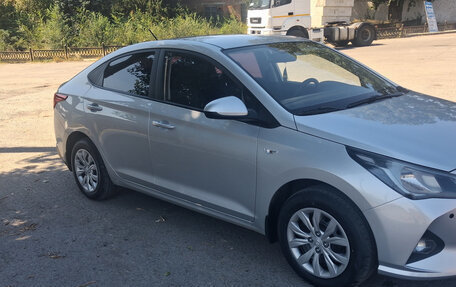Hyundai Solaris II рестайлинг, 2021 год, 1 420 000 рублей, 8 фотография
