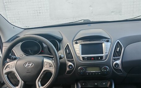 Hyundai ix35 I рестайлинг, 2011 год, 980 000 рублей, 18 фотография