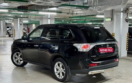Mitsubishi Outlander III рестайлинг 3, 2013 год, 1 190 000 рублей, 2 фотография
