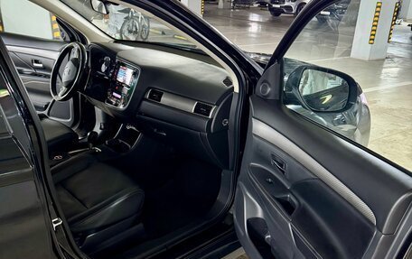 Mitsubishi Outlander III рестайлинг 3, 2013 год, 1 190 000 рублей, 9 фотография