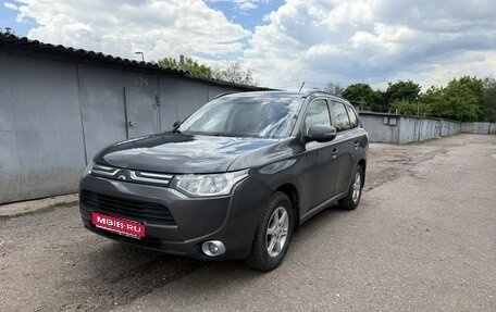 Mitsubishi Outlander III рестайлинг 3, 2013 год, 1 380 000 рублей, 1 фотография