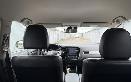 Mitsubishi Outlander III рестайлинг 3, 2013 год, 1 380 000 рублей, 8 фотография