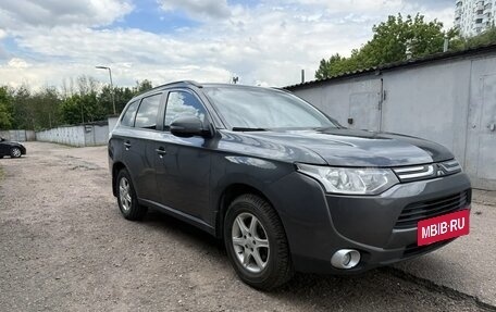 Mitsubishi Outlander III рестайлинг 3, 2013 год, 1 380 000 рублей, 2 фотография