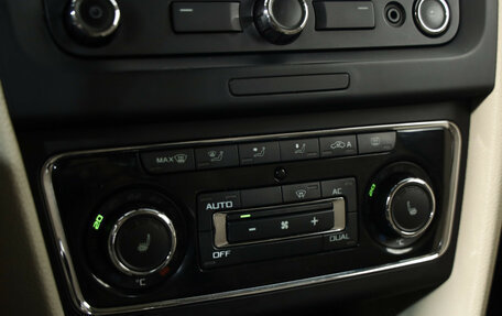 Skoda Superb III рестайлинг, 2012 год, 899 000 рублей, 14 фотография