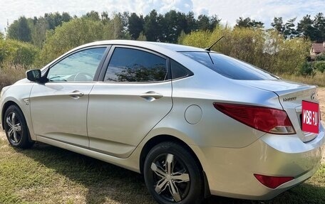 Hyundai Solaris II рестайлинг, 2015 год, 900 000 рублей, 2 фотография