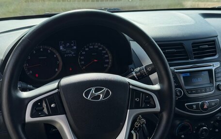 Hyundai Solaris II рестайлинг, 2015 год, 900 000 рублей, 11 фотография