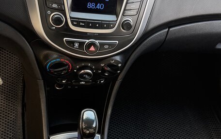 Hyundai Solaris II рестайлинг, 2015 год, 900 000 рублей, 12 фотография