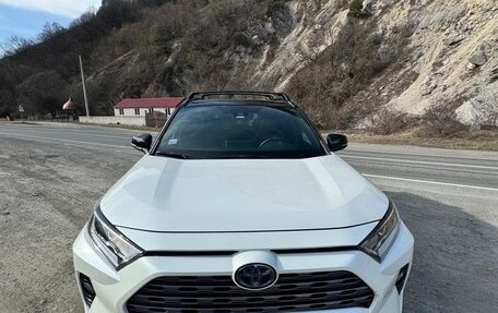 Toyota RAV4, 2021 год, 3 200 000 рублей, 2 фотография