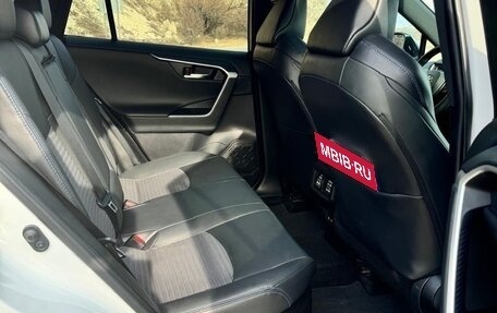 Toyota RAV4, 2021 год, 3 200 000 рублей, 7 фотография