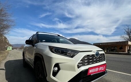 Toyota RAV4, 2021 год, 3 200 000 рублей, 10 фотография