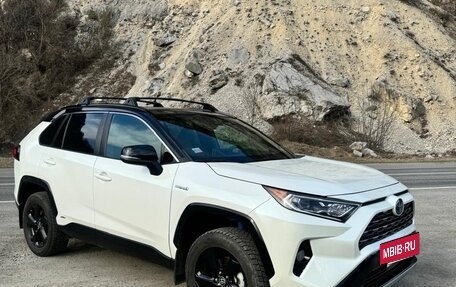 Toyota RAV4, 2021 год, 3 200 000 рублей, 12 фотография