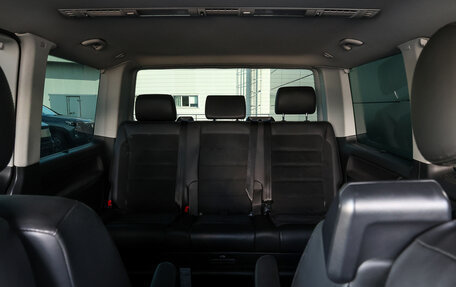 Volkswagen Multivan T6 рестайлинг, 2019 год, 4 998 000 рублей, 26 фотография