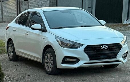 Hyundai Solaris II рестайлинг, 2017 год, 920 000 рублей, 1 фотография