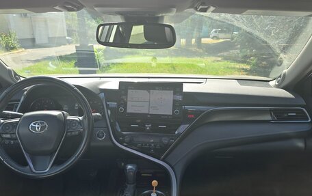 Toyota Camry, 2021 год, 2 600 000 рублей, 8 фотография
