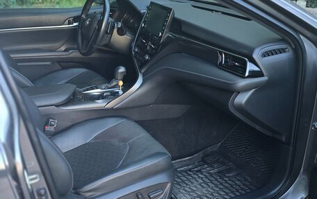 Toyota Camry, 2021 год, 2 600 000 рублей, 6 фотография