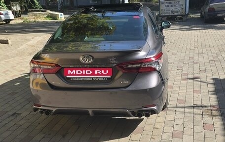 Toyota Camry, 2021 год, 2 600 000 рублей, 3 фотография