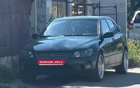 Lexus IS II рестайлинг 2, 2002 год, 720 000 рублей, 2 фотография