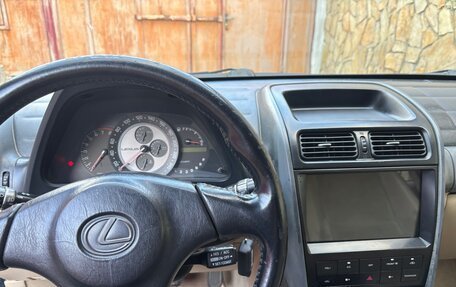 Lexus IS II рестайлинг 2, 2002 год, 720 000 рублей, 17 фотография