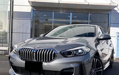 BMW 1 серия, 2022 год, 1 398 000 рублей, 3 фотография