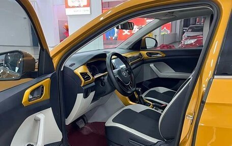 Volkswagen T-Cross I, 2022 год, 1 820 000 рублей, 8 фотография