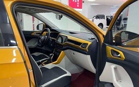 Volkswagen T-Cross I, 2022 год, 1 820 000 рублей, 7 фотография