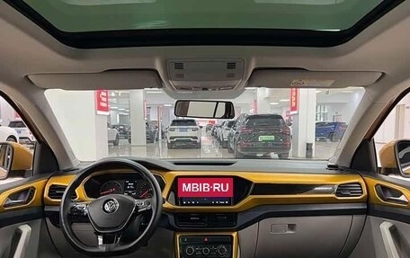 Volkswagen T-Cross I, 2022 год, 1 820 000 рублей, 9 фотография