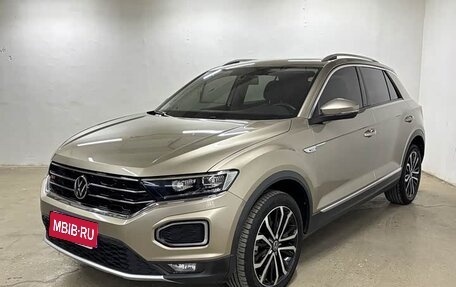 Volkswagen T-Roc I, 2022 год, 1 575 000 рублей, 1 фотография