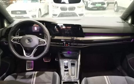 Volkswagen Golf VIII, 2024 год, 2 600 000 рублей, 11 фотография