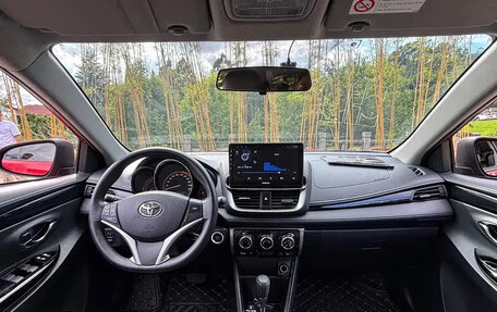 Toyota Yaris XP150 рестайлинг, 2022 год, 1 060 000 рублей, 13 фотография