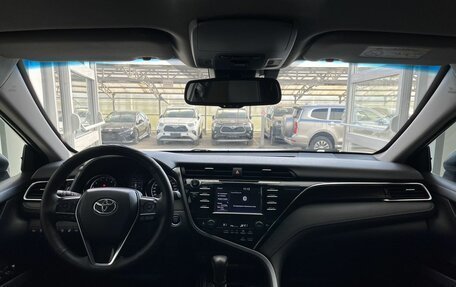 Toyota Camry, 2018 год, 2 650 000 рублей, 10 фотография