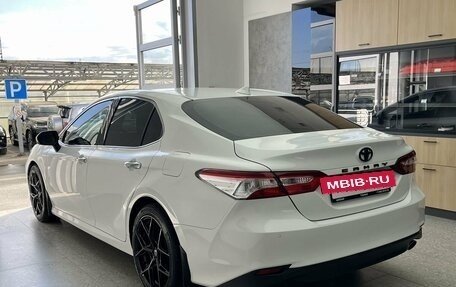 Toyota Camry, 2018 год, 2 650 000 рублей, 6 фотография
