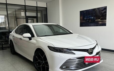 Toyota Camry, 2018 год, 2 650 000 рублей, 3 фотография